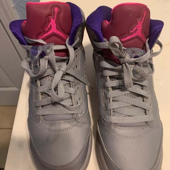 grey and pink 5s